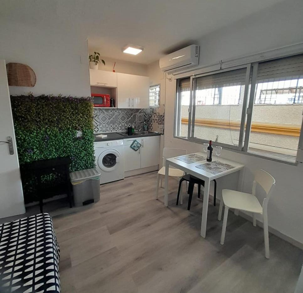 Apartamento Una Habitacion Supercentrico ตอร์เรโมลิโนส ภายนอก รูปภาพ