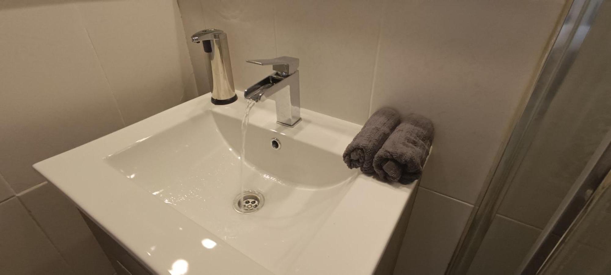Apartamento Una Habitacion Supercentrico ตอร์เรโมลิโนส ภายนอก รูปภาพ