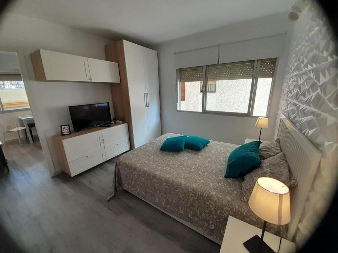 Apartamento Una Habitacion Supercentrico ตอร์เรโมลิโนส ภายนอก รูปภาพ
