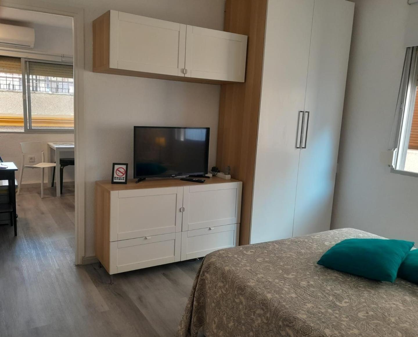 Apartamento Una Habitacion Supercentrico ตอร์เรโมลิโนส ภายนอก รูปภาพ