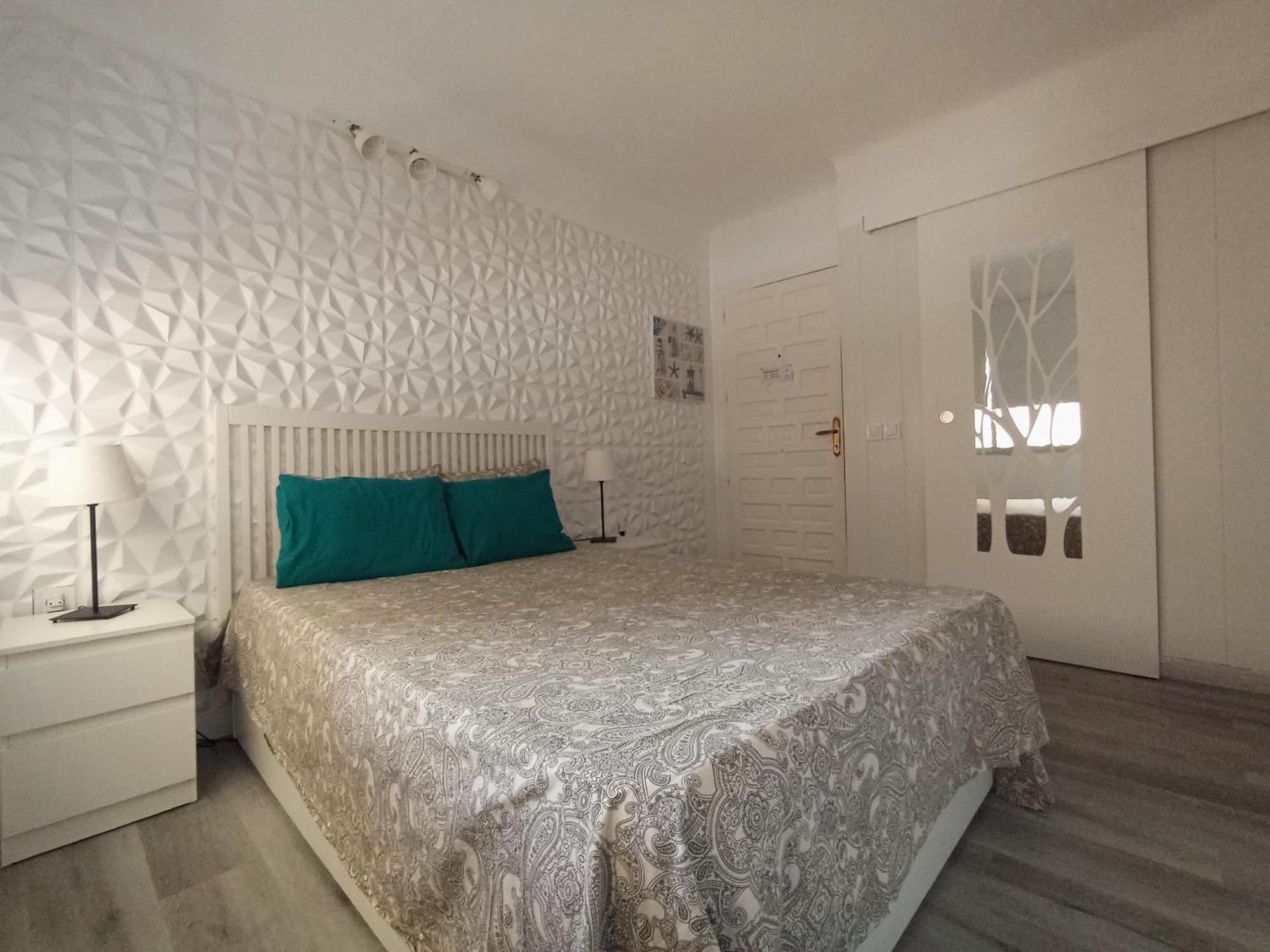 Apartamento Una Habitacion Supercentrico ตอร์เรโมลิโนส ภายนอก รูปภาพ